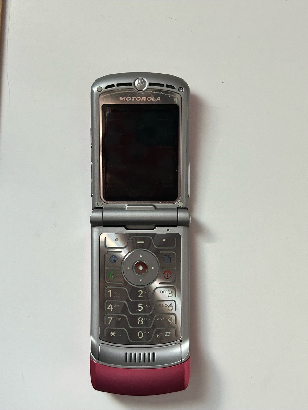 Motorola RAZR V3 Retro Flip Phone - Picture 2 of 3